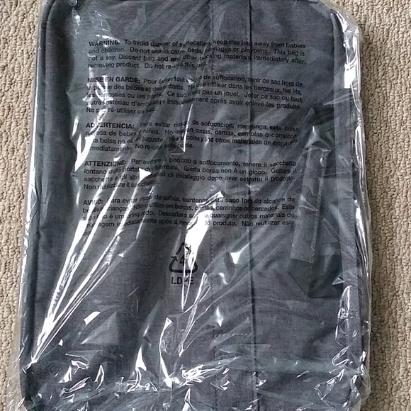 NWT Kenneth Cole Reaction

Men's Computer Case - Picture 7 of 7